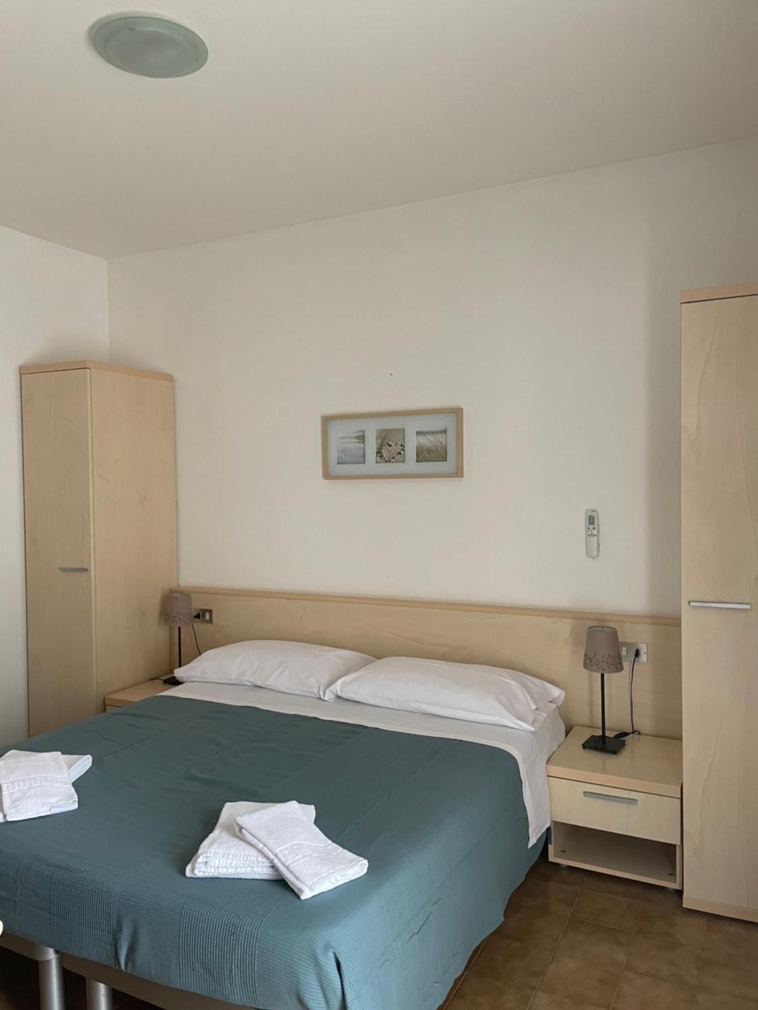 Pensione Ornella Lignano Sabbiadoro Bagian luar foto