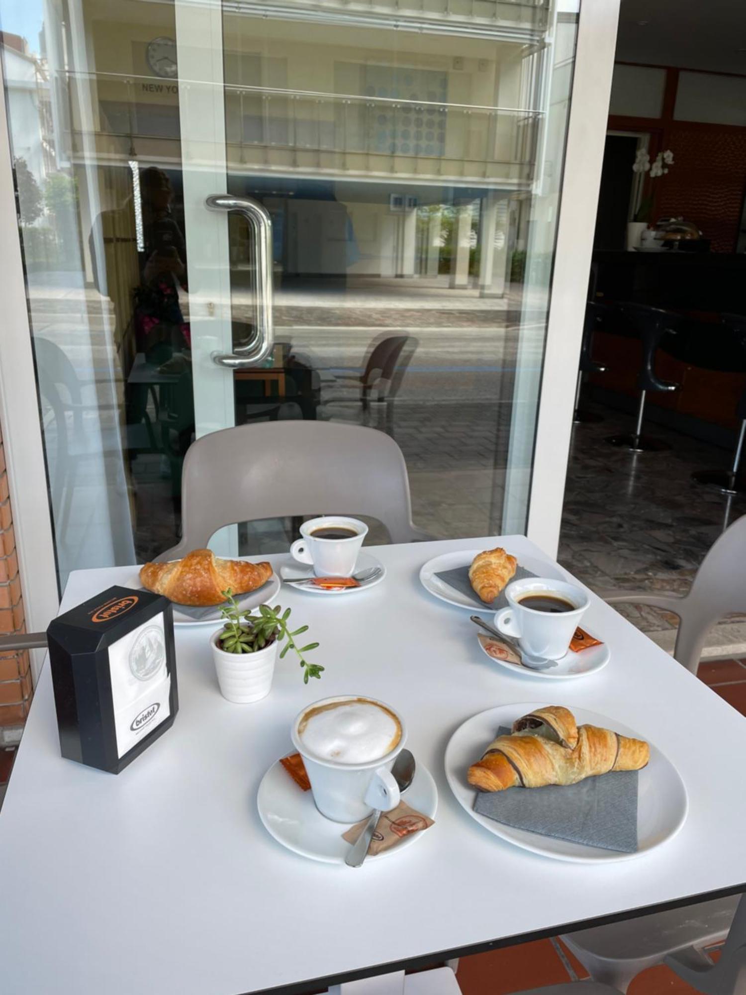 Pensione Ornella Lignano Sabbiadoro Bagian luar foto